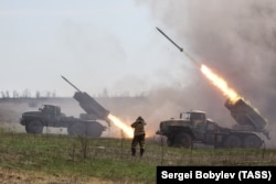 Москва қўллаб-қувватлайдиган айирмачилар 11 апрель куни Донецк вилоятида Украина қўшинларига “Град” ракеталаридан зарба берди.