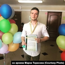 Mark Tarasov Peterburg universitetini tugatgan kunda.