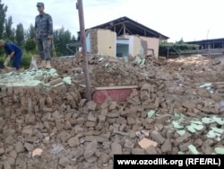 Marhamat tumanidagi buzilgan uylar