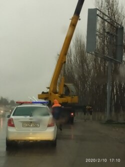 Toshkentning Samarqand yo‘lidagi o‘nlab bannerlar olib tashlangan.