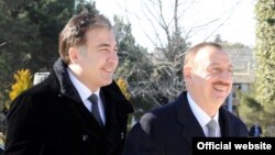 Mikheil Saakashvili (solda) və İlham Əliyev, Bakı, 6 mart 2012