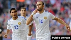 İlk dəqiqədə hesabı açan erməni futbolçu Yura Movsisyan 