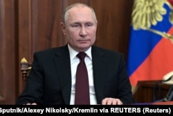 Putin bu yil 70 yoshga to‘ladi. 2008 - yilda u bo‘lginchi hududlarni dastaklab, Gruziyani bo‘lib yubordi. 2014 - yilda Ukrainaga tegishli Qrimni anneksiya qildi. Hozirda o‘zini G‘arbga qarshi yolg‘iz jang qilayotgan qora ritsar kabi tutmoqda, deydi ekspert.