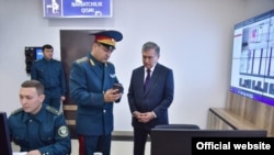 2019 yilning 10 yanvar kungi videoselektor oldidan prezident Mirziyoyev Toshkent shahri Yunusobod tumanidagi 7-ichki ishlar bo‘limi xodimlari bilan uchrashdi.